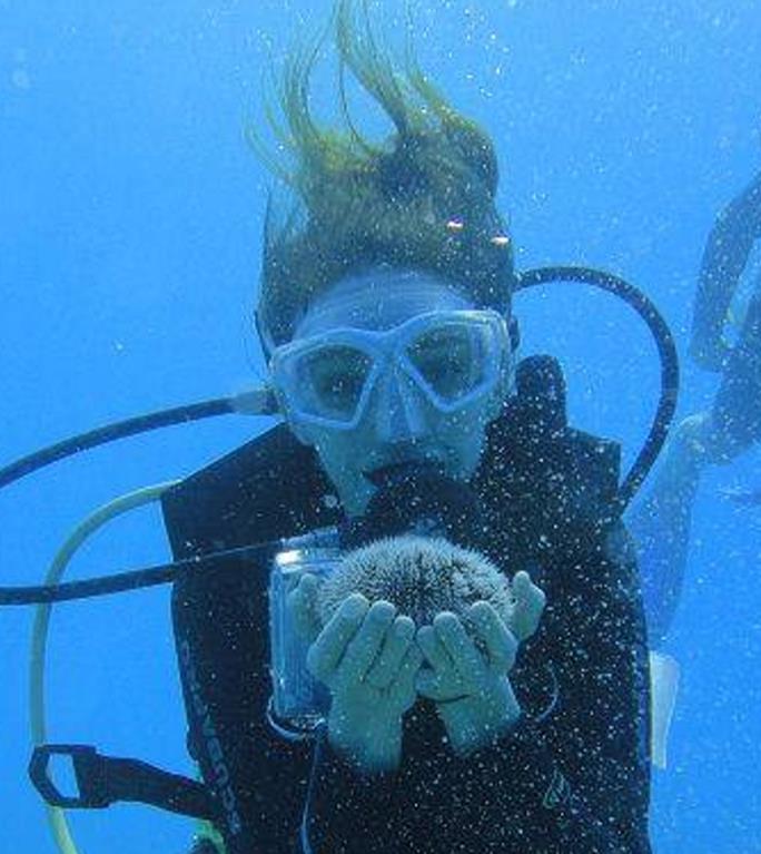 Rachelle Naddaf, Community Engagement Coordinator, diver, underwater
